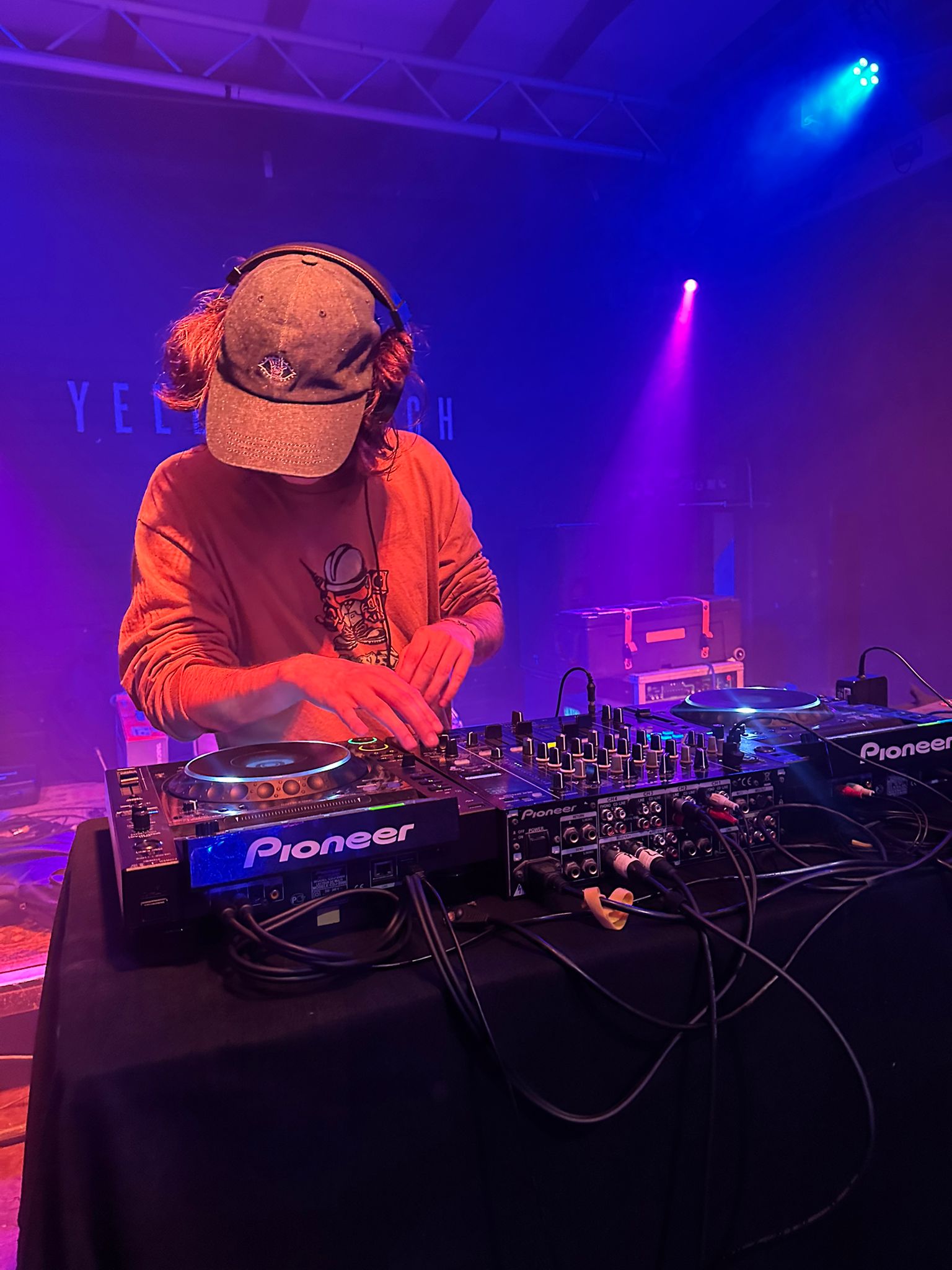 Ewan live DJ set